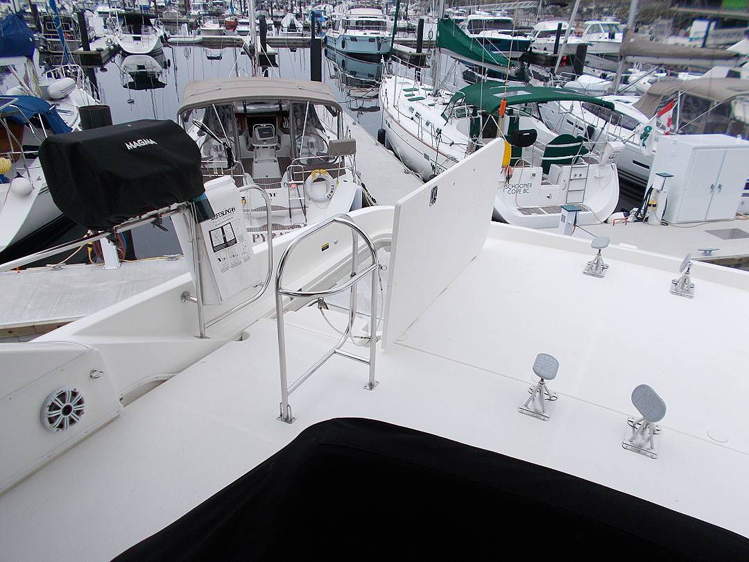 Meridian 580 Pilothouse image 11