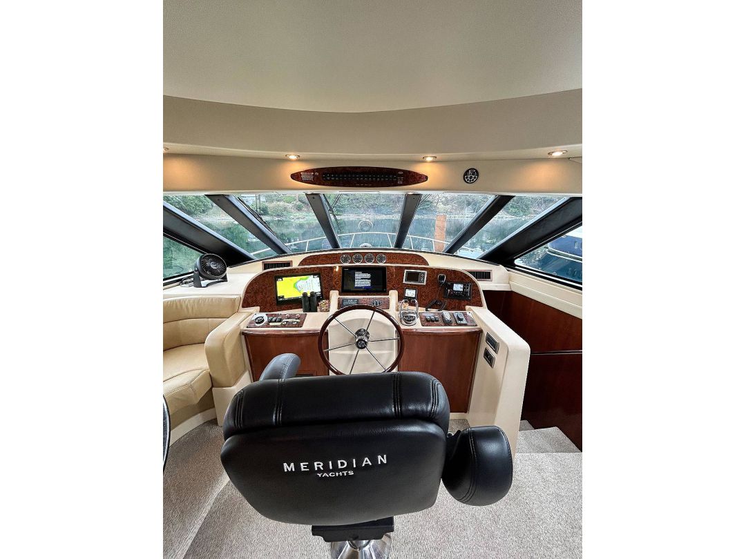 Meridian 580 Pilothouse image 17