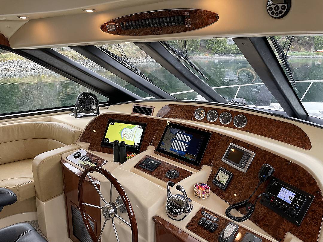 Meridian 580 Pilothouse image 20