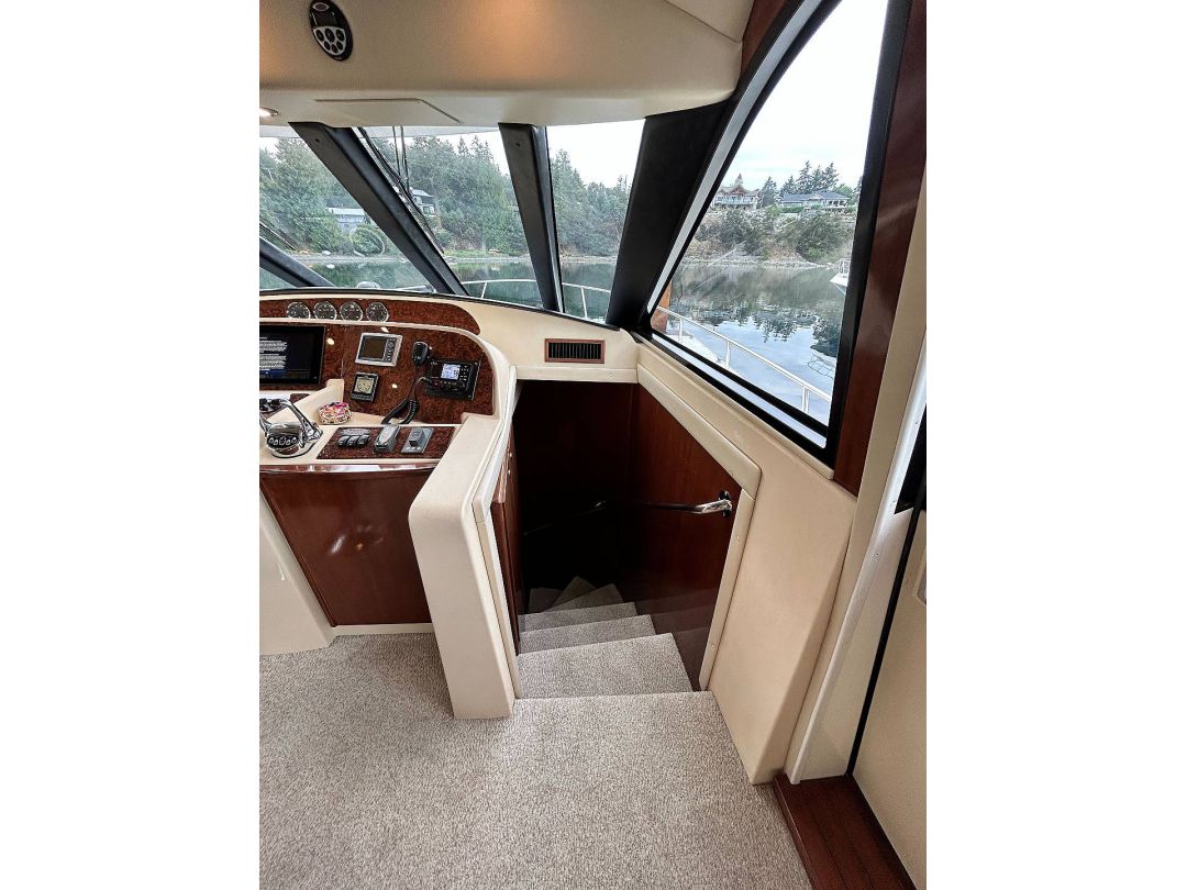 Meridian 580 Pilothouse image 26