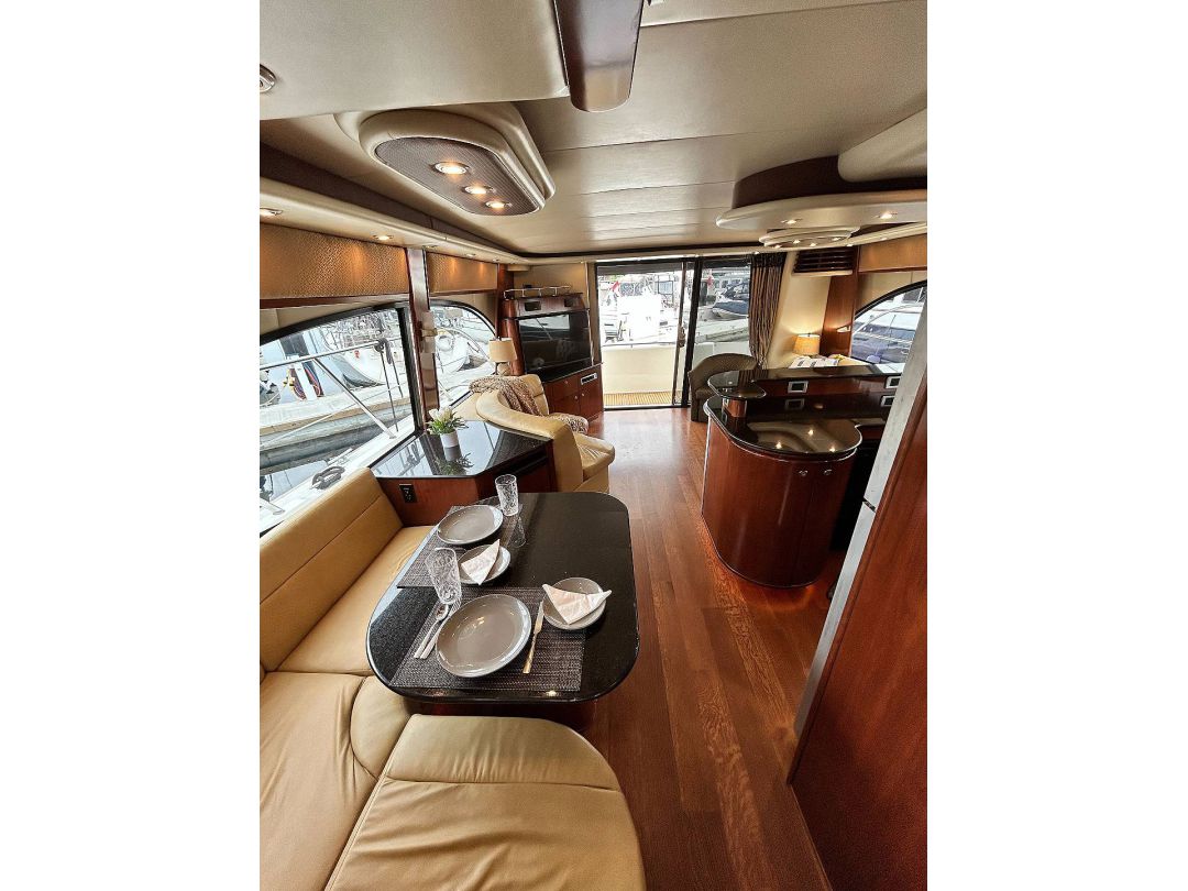 Meridian 580 Pilothouse image 28