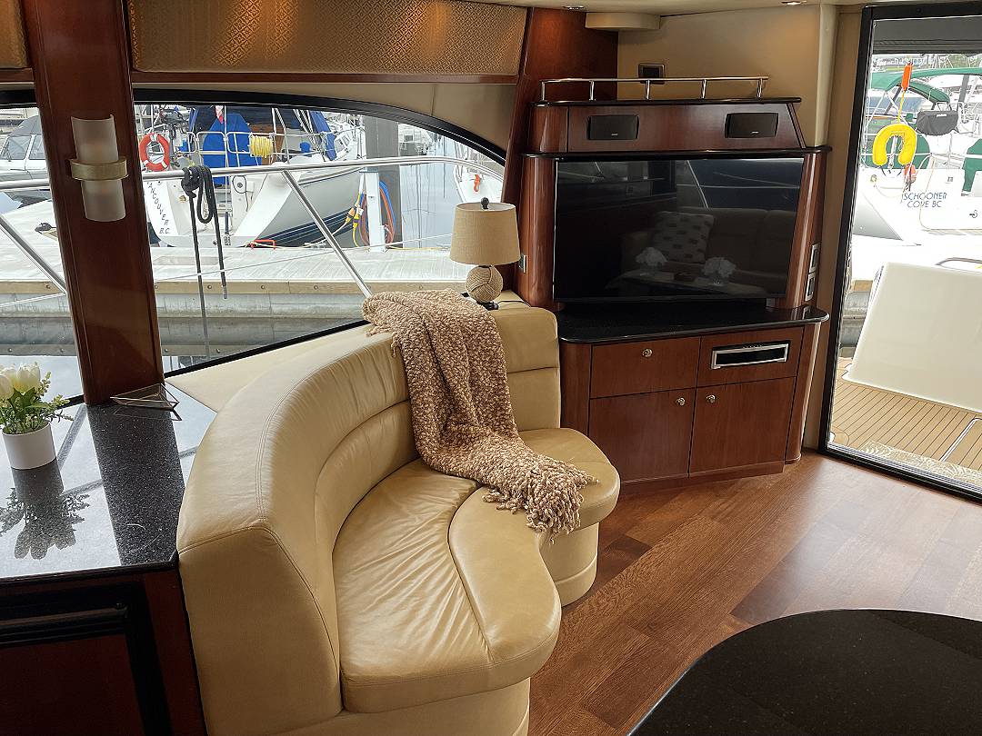 Meridian 580 Pilothouse image 29