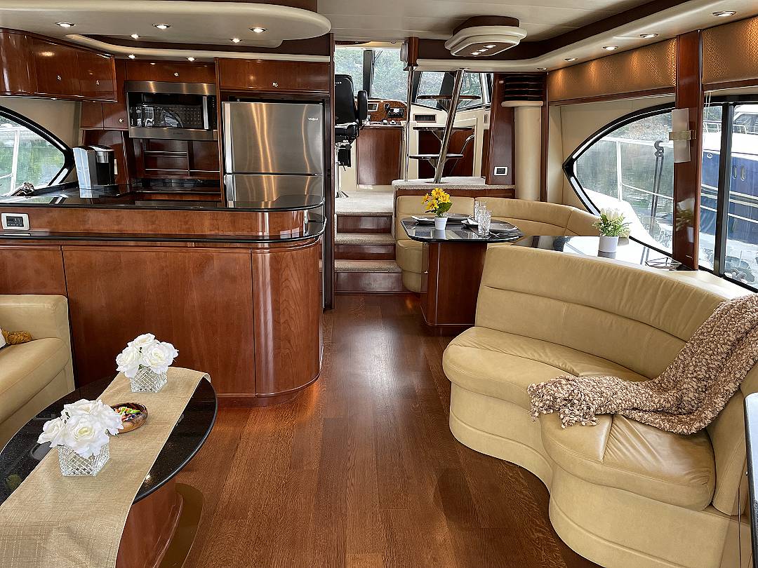 Meridian 580 Pilothouse image 30