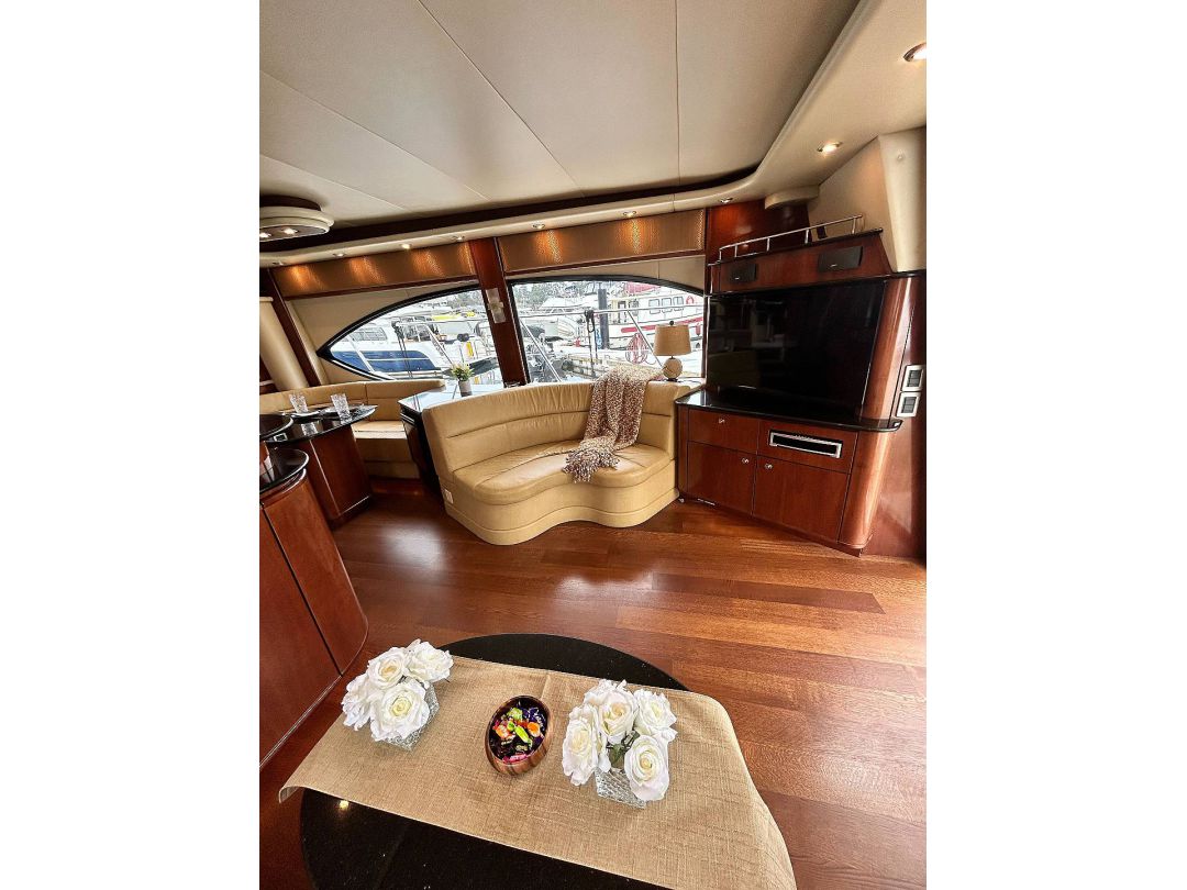 Meridian 580 Pilothouse image 31