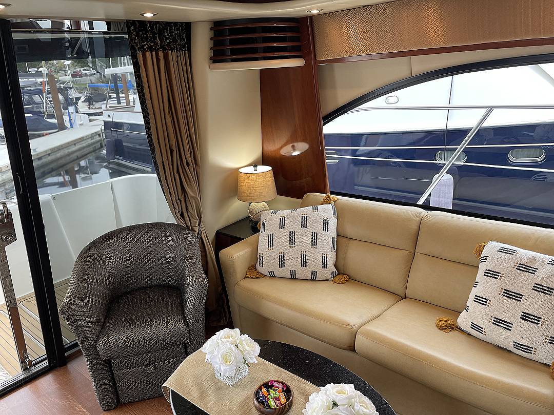 Meridian 580 Pilothouse image 32