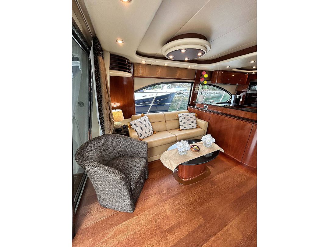 Meridian 580 Pilothouse image 33