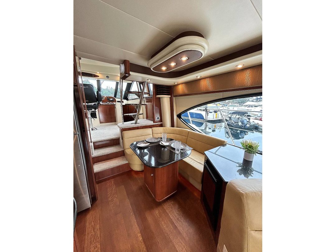 Meridian 580 Pilothouse image 34