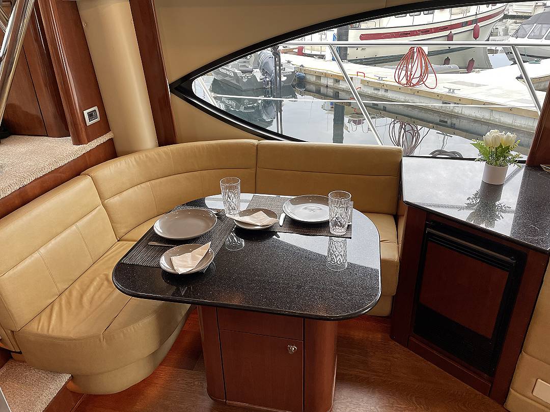 Meridian 580 Pilothouse image 35