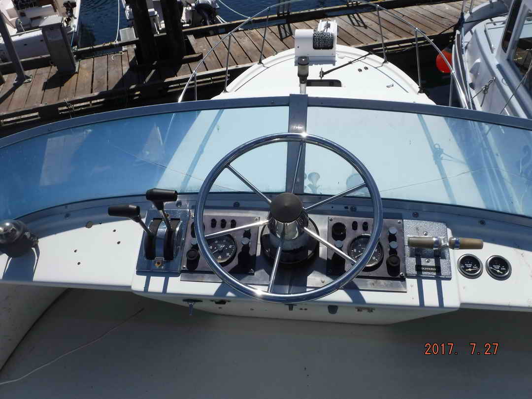 Uniflite Sport Fishing Cruiser image 5
