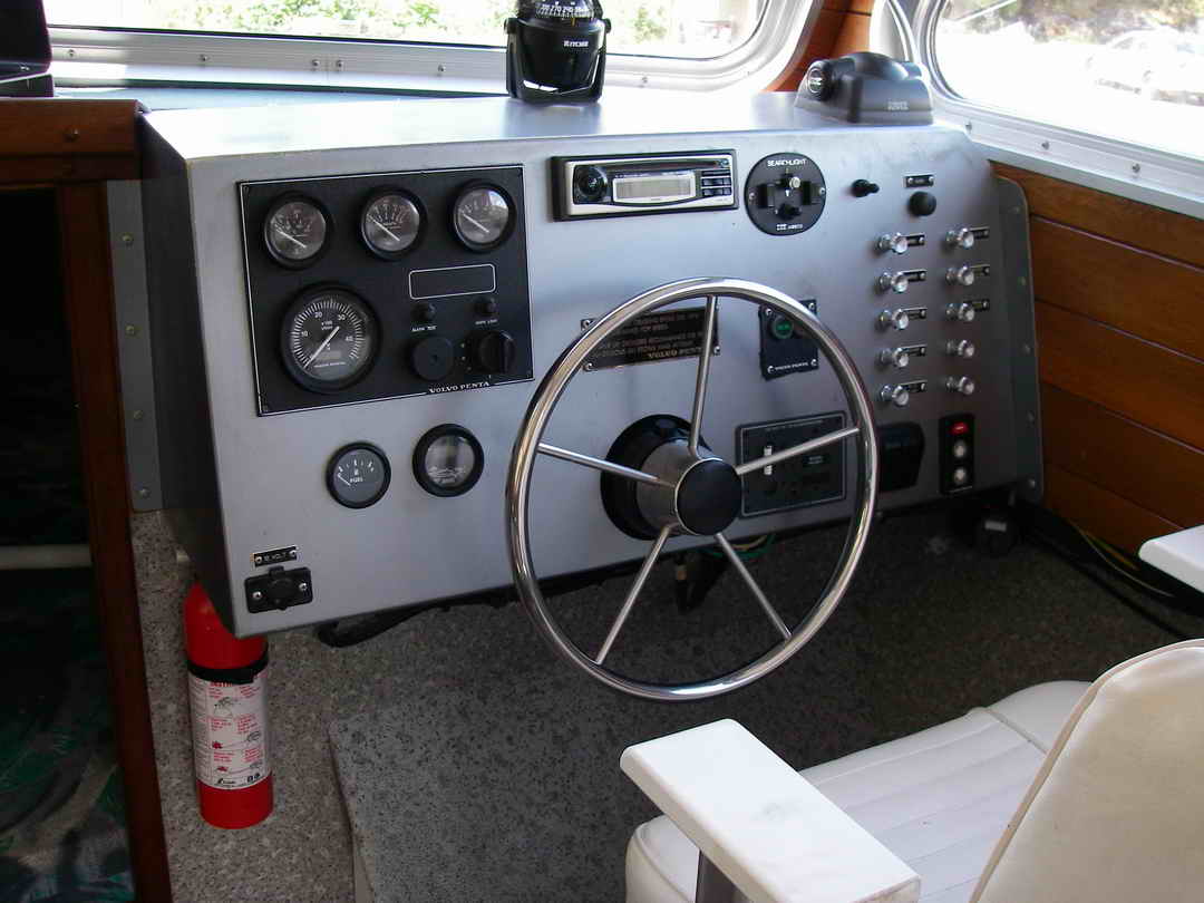 Sport Fishing Cabin Cruiser image 6