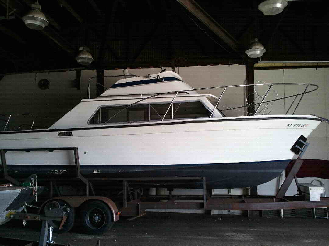 Luhrs 28 Flybridge Cruiser