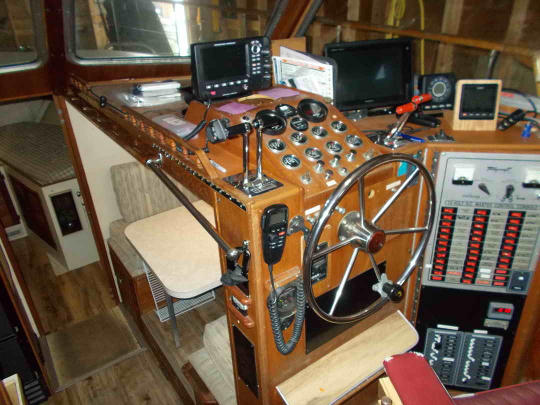 Tollycraft Flybridge Trawler image 35