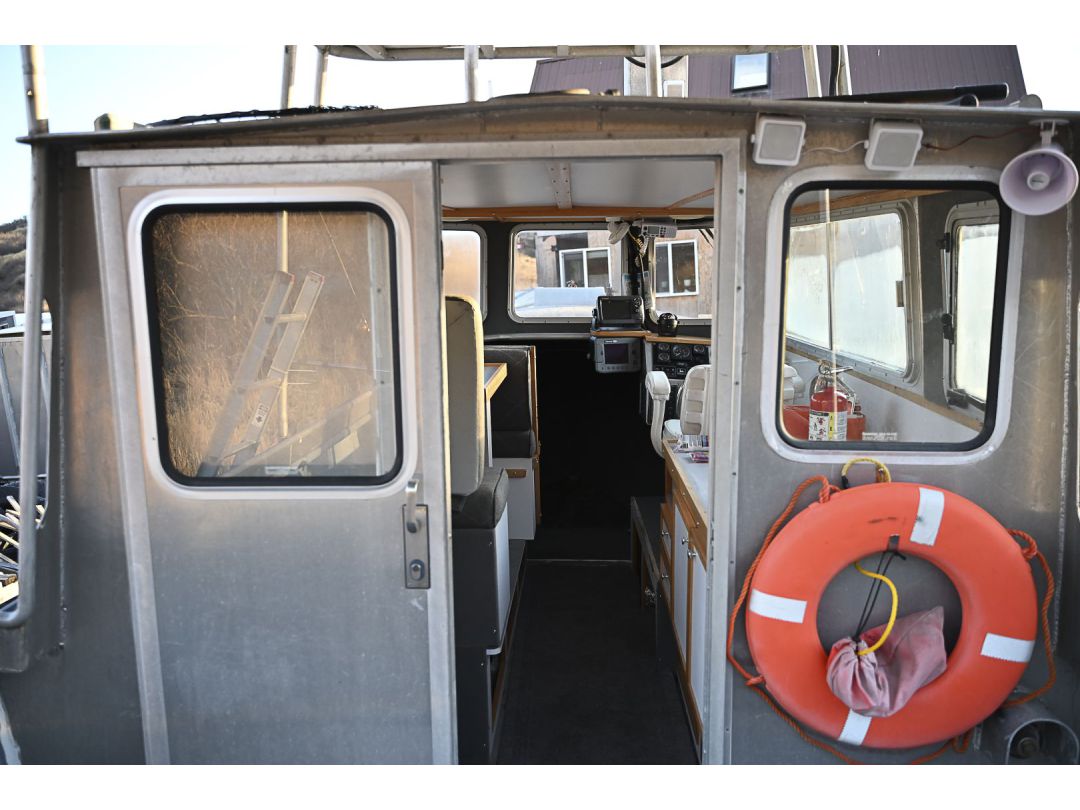 Fiberglass Aluminum Cabin Cruiser image 10