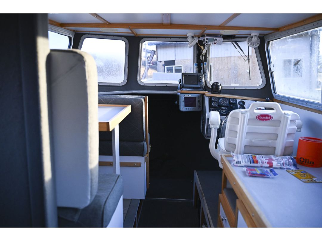 Fiberglass Aluminum Cabin Cruiser image 18