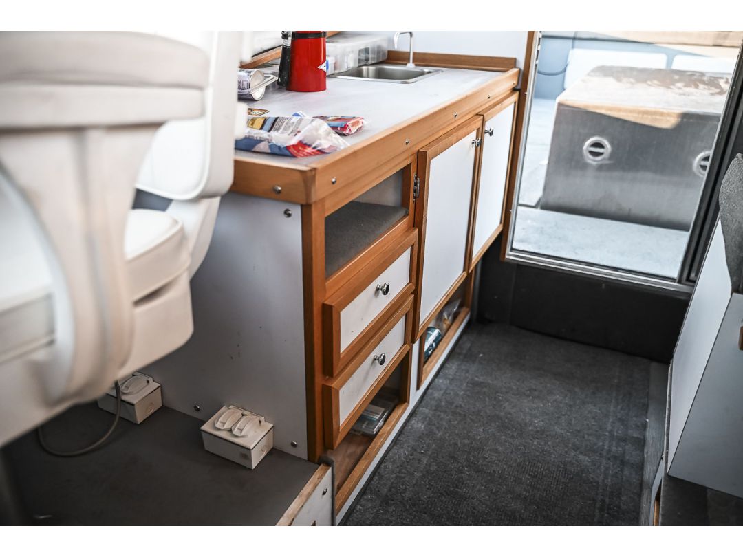 Fiberglass Aluminum Cabin Cruiser image 24