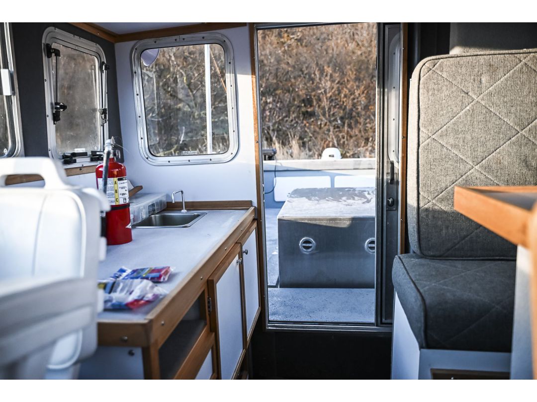 Fiberglass Aluminum Cabin Cruiser image 25