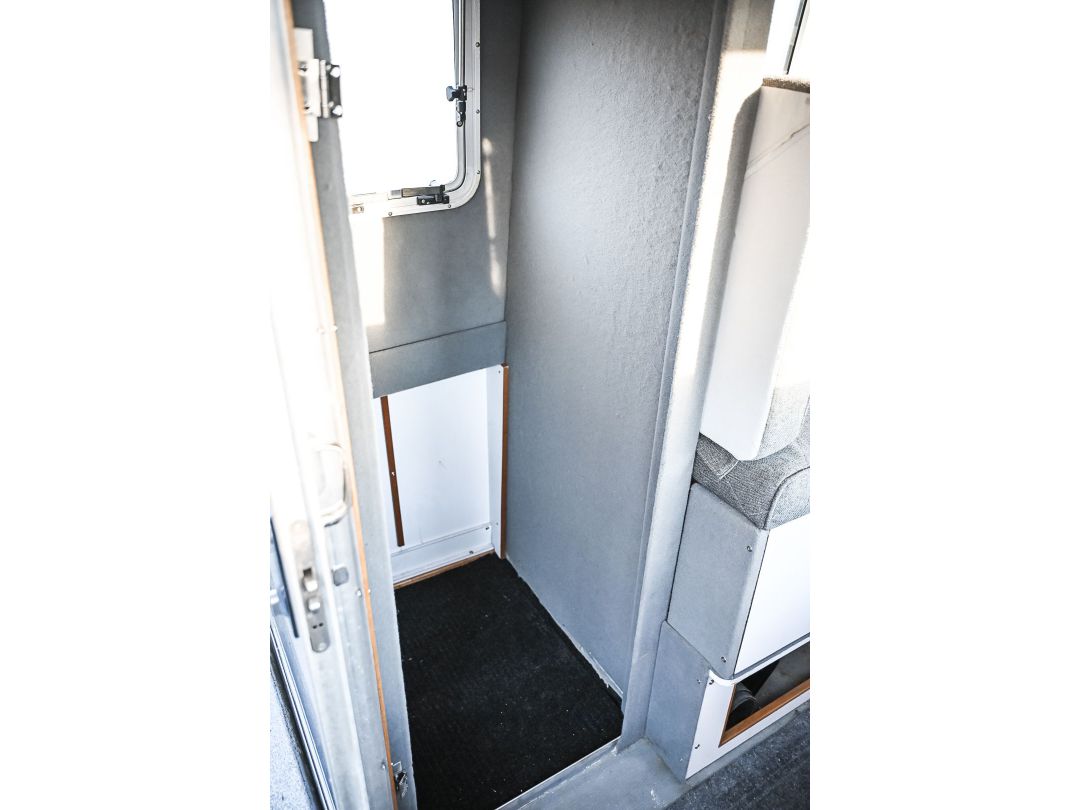 Fiberglass Aluminum Cabin Cruiser image 26