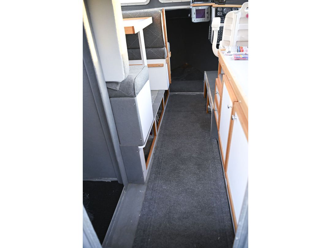 Fiberglass Aluminum Cabin Cruiser image 27