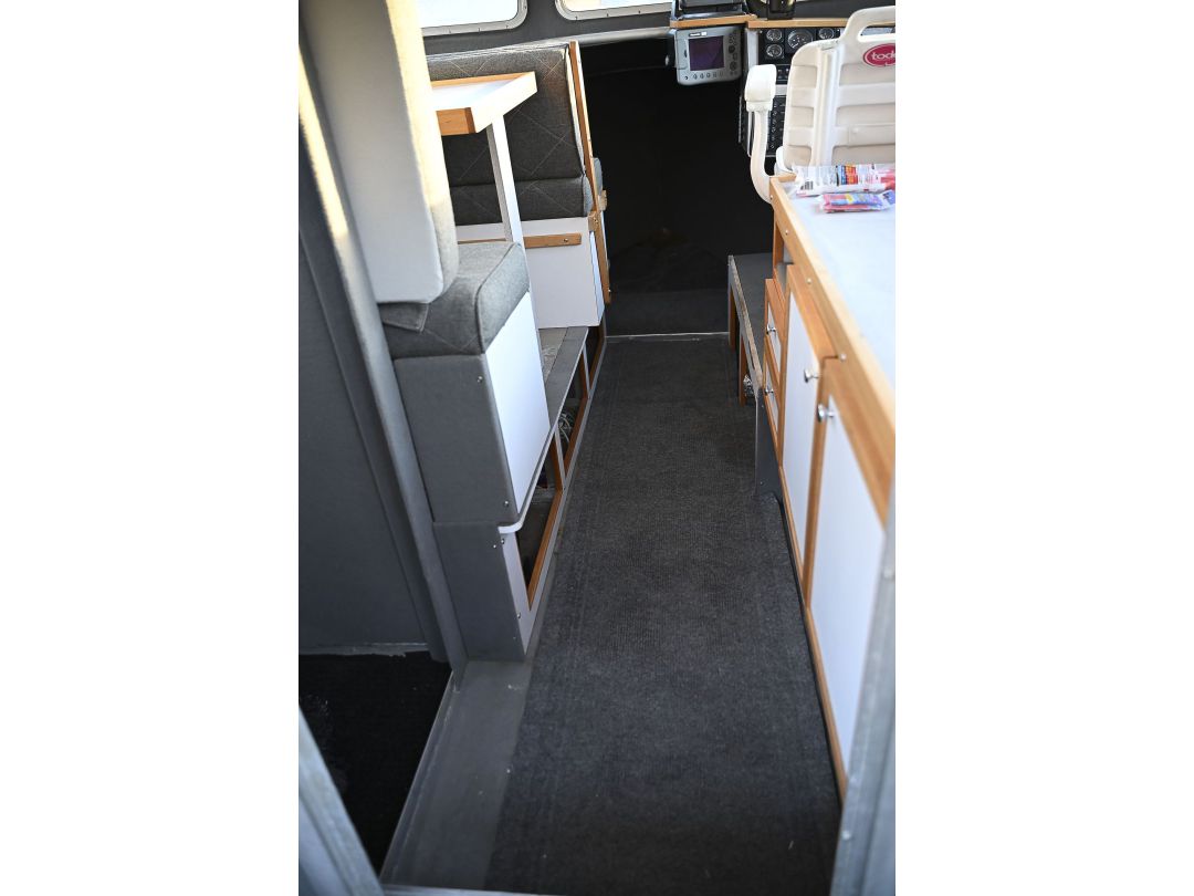 Fiberglass Aluminum Cabin Cruiser image 28