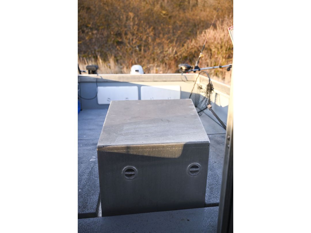 Fiberglass Aluminum Cabin Cruiser image 30