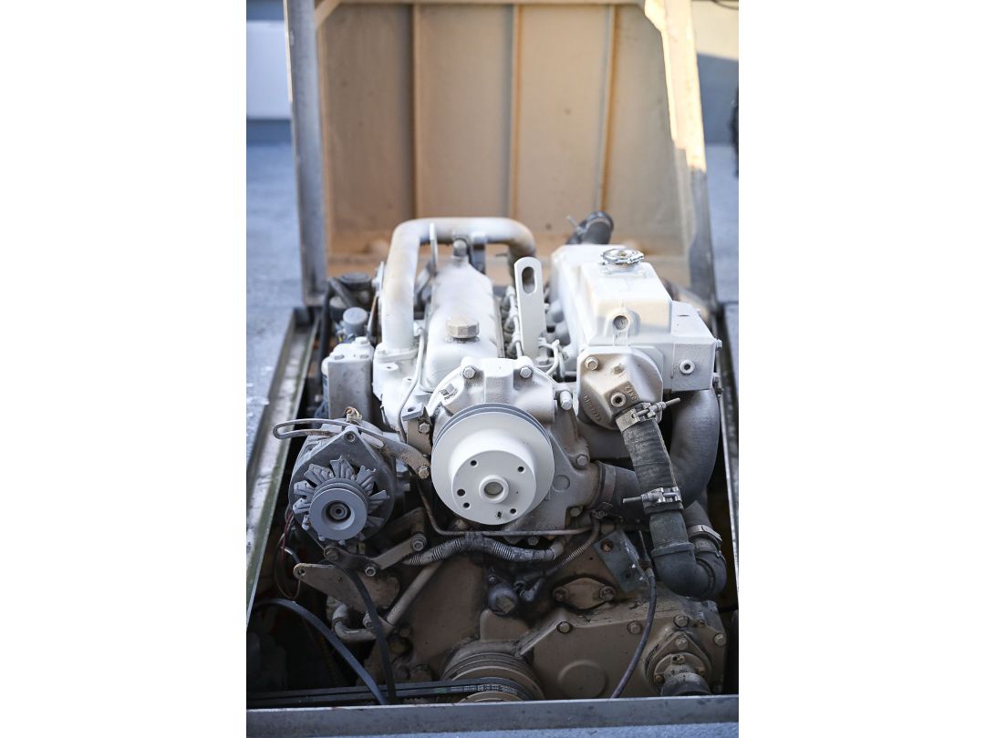 Fiberglass Aluminum Cabin Cruiser image 36