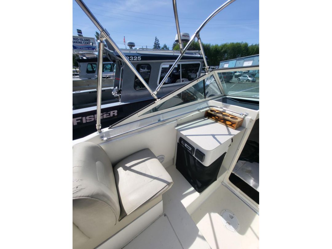 Fiberglass Crestliner image 13