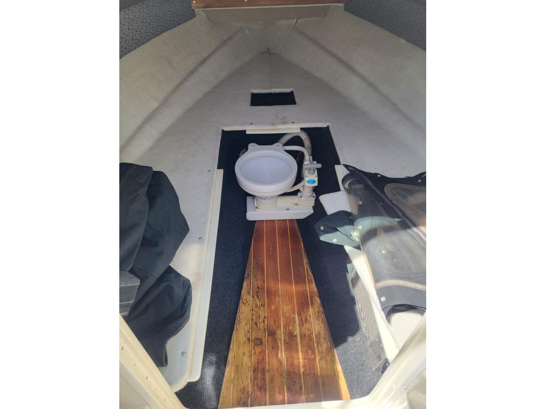Fiberglass Crestliner image 15