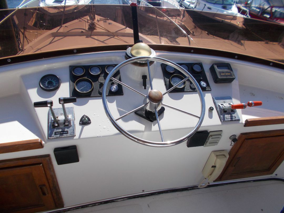 Fiberglass Gulf Commander image 18