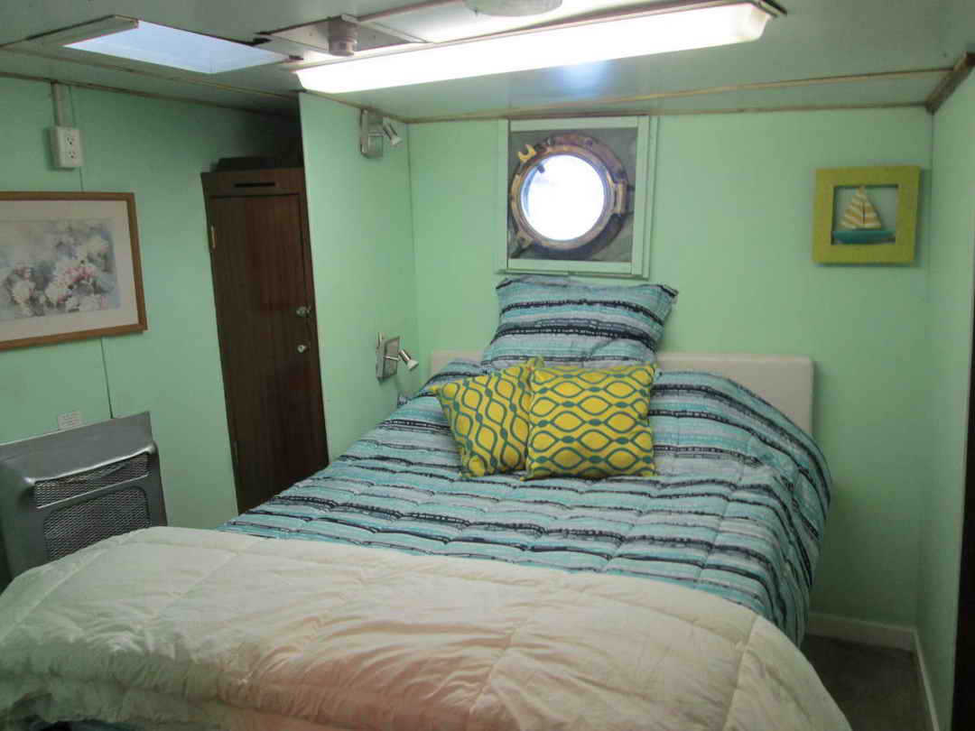 Floating Accommodation image 24