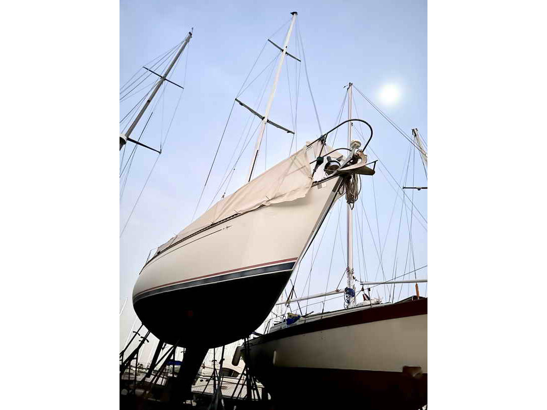 C & C 41 Sailboat image 4