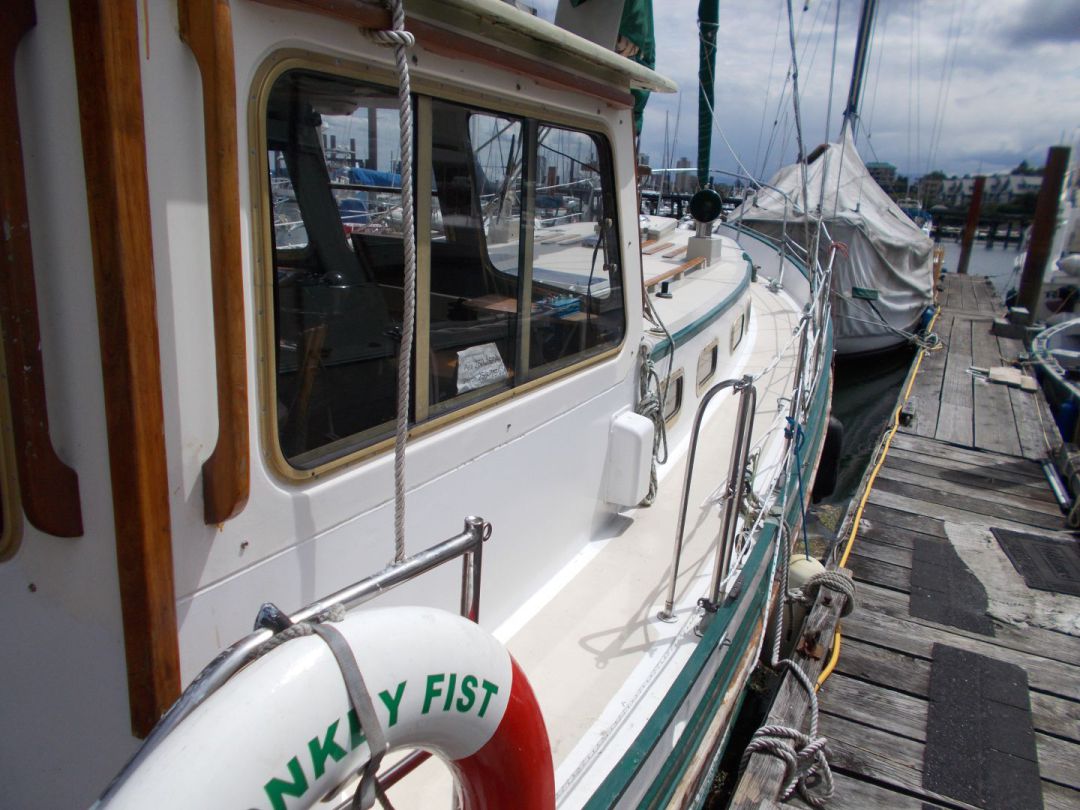 Pilothouse Motorsailer image 8