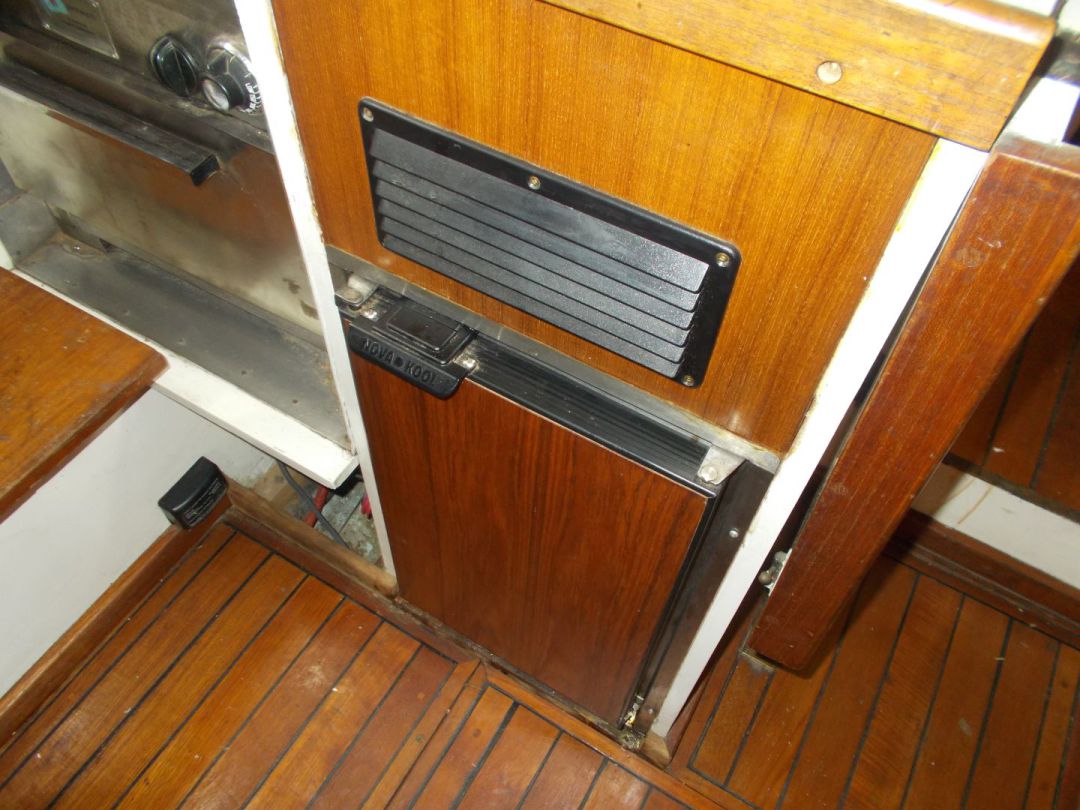 Pilothouse Motorsailer image 37