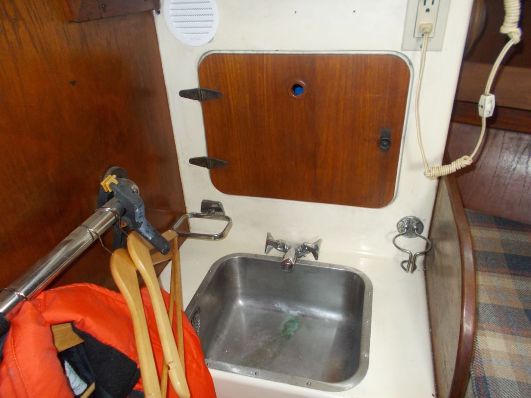 Pilothouse Motorsailer image 44