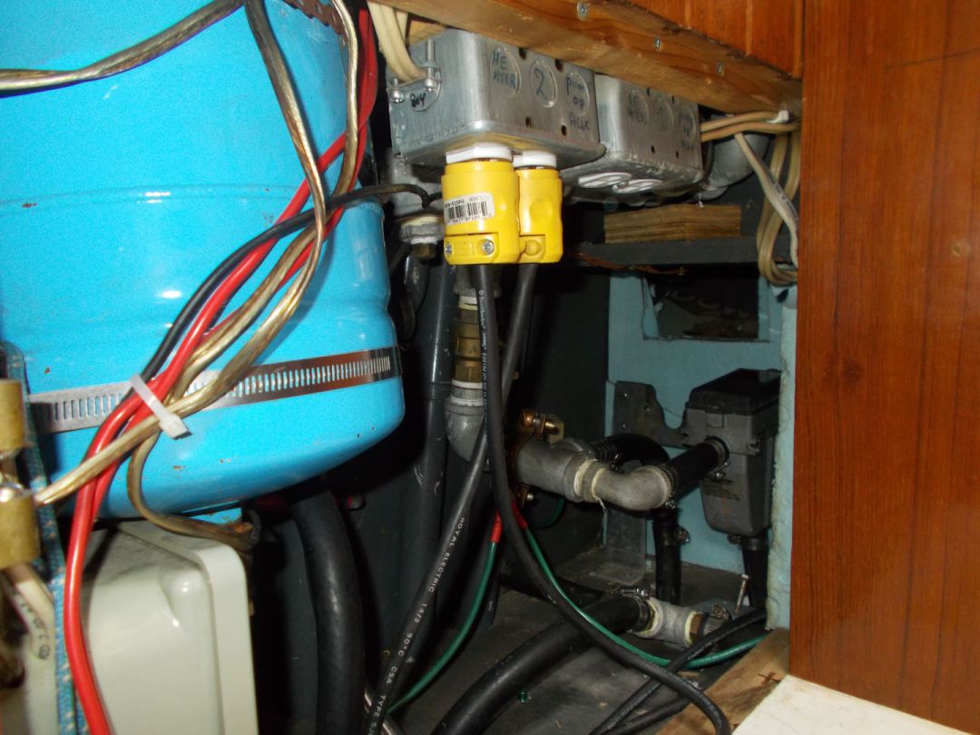 Pilothouse Motorsailer image 61