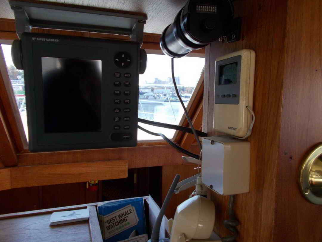Uniflite Passenger Boat image 33