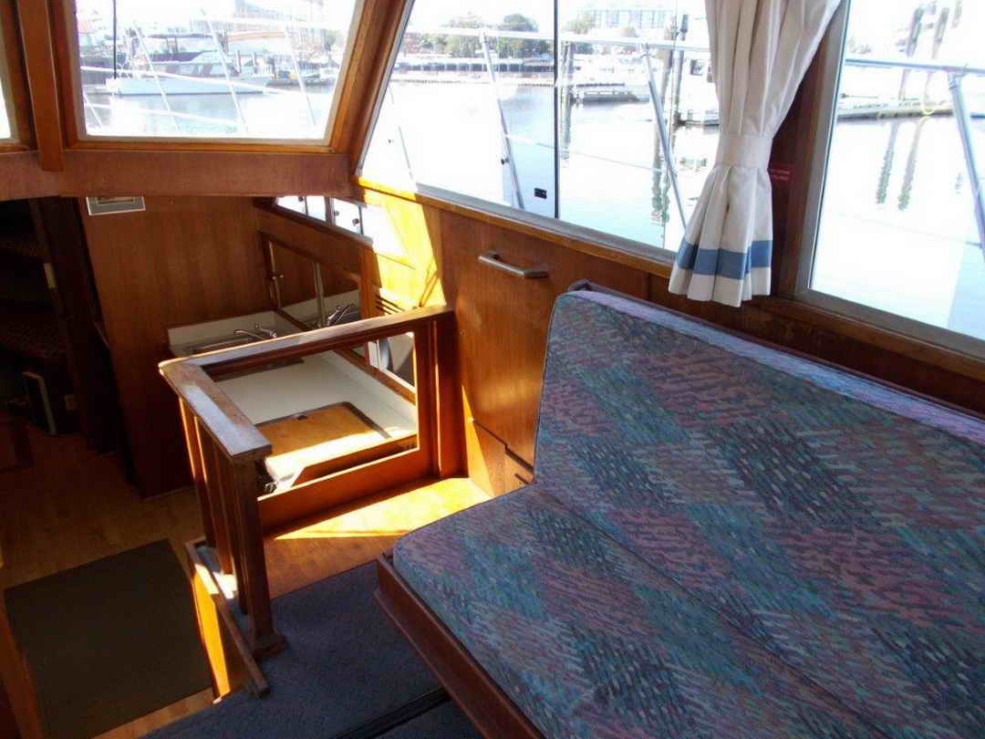 Uniflite Passenger Boat image 34